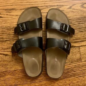 Black Steve Madden Birkenstock’s